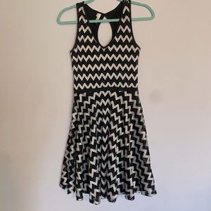 Brand Studio Y. Color black with white chevron (sparkly). Size Medium